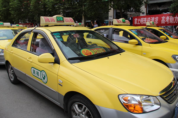 愛心送考 奉獻社會