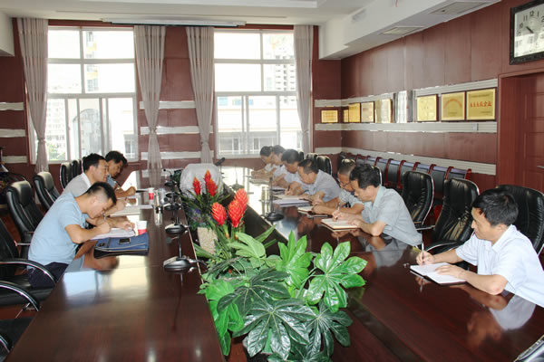 市交通運(yùn)輸局黨組書(shū)記、局長(zhǎng)馬潤(rùn)同志對(duì)隴運(yùn)集團(tuán)公司全面從嚴(yán)治黨及黨風(fēng)廉政建設(shè)進(jìn)行專(zhuān)題調(diào)研