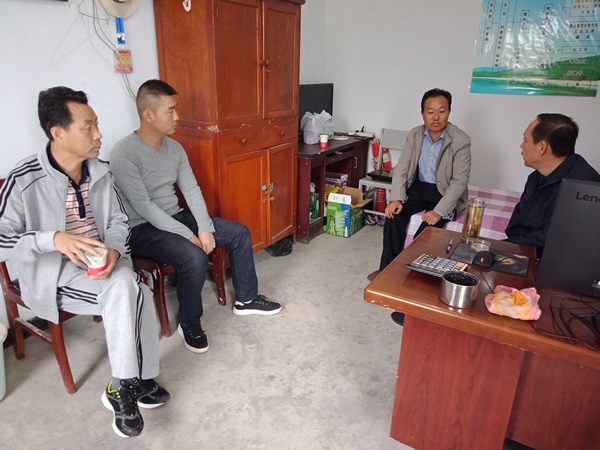 隴運(yùn)集團(tuán)公司黨委書記、董事長李寅祥同志深入琵琶鎮(zhèn)寧強(qiáng)村開展幫扶工作