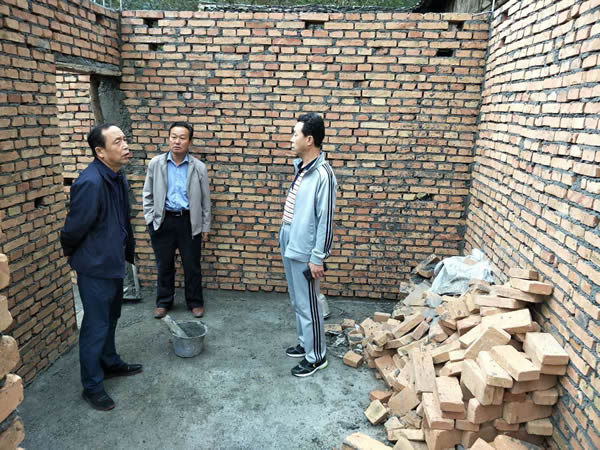 隴運(yùn)集團(tuán)公司黨委書記、董事長李寅祥同志深入琵琶鎮(zhèn)寧強(qiáng)村開展幫扶工作