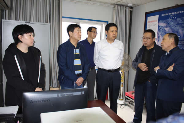 市交通運(yùn)輸局黨組副書記、市運(yùn)管局局長(zhǎng)何濤一行到隴運(yùn)集團(tuán)公司檢查國(guó)慶節(jié)前安全生產(chǎn)工作