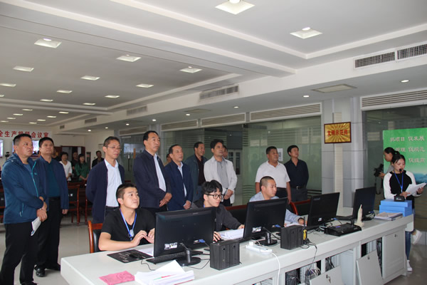 市安委辦主任、安監(jiān)局局長(zhǎng)李永宏一行到隴運(yùn)集團(tuán)公司檢查指導(dǎo)工作