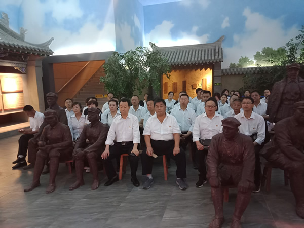 隴運(yùn)集團(tuán)公司黨委開展“不忘初心、牢記使命”紀(jì)念建黨98周年主題黨日活動(dòng)