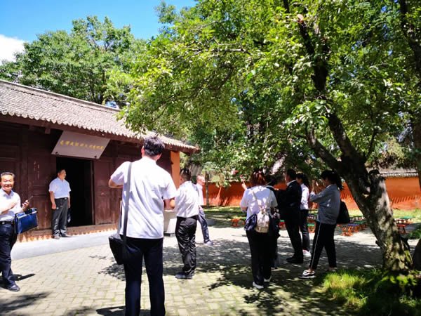 隴運(yùn)集團(tuán)公司黨委開展“不忘初心、牢記使命”紀(jì)念建黨98周年主題黨日活動(dòng)