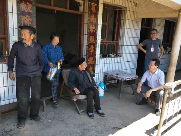 隴運集團(tuán)公司深入寧強(qiáng)村開展迎“七一” 幫扶主題實踐活動