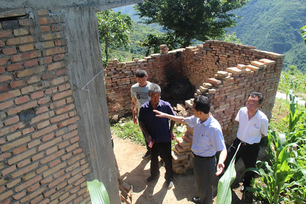 隴運集團(tuán)公司深入寧強(qiáng)村開展迎“七一” 幫扶主題實踐活動