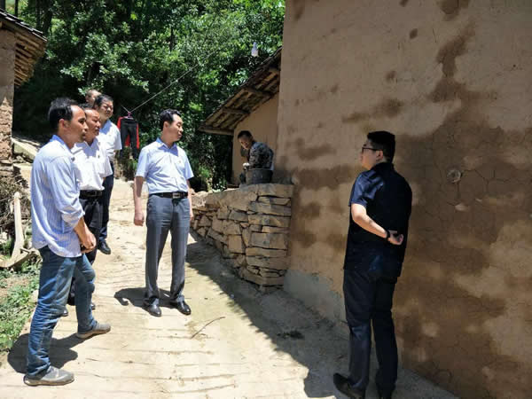 隴運集團(tuán)公司深入寧強(qiáng)村開展迎“七一” 幫扶主題實踐活動