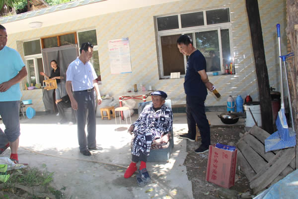 隴運集團(tuán)公司深入寧強(qiáng)村開展迎“七一” 幫扶主題實踐活動