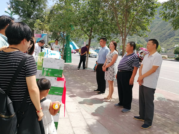 隴南市總工會(huì)深入隴運(yùn)集團(tuán)“夏送清涼” 慰問(wèn)一線(xiàn)職工