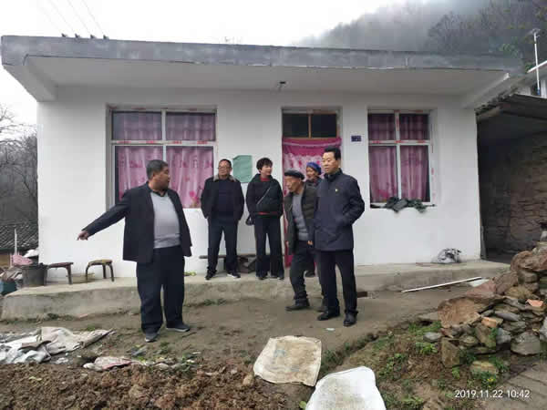 隴運集團公司開展“解難題、辦實事、送溫暖”主題黨日活動