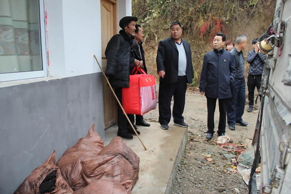 隴運集團公司開展“解難題、辦實事、送溫暖”主題黨日活動