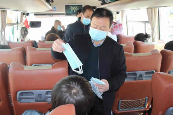 隴運(yùn)集團(tuán)開展定制(包車)業(yè)務(wù) 助力企業(yè)復(fù)工復(fù)產(chǎn)