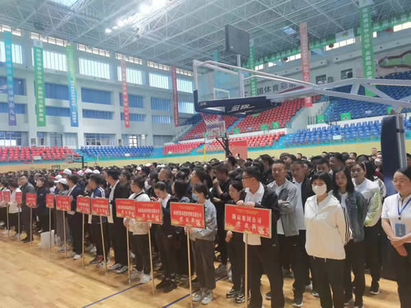 中國(guó)夢(mèng)·勞動(dòng)美--凝心聚魂跟黨走 團(tuán)結(jié)奮斗新征程 隴運(yùn)集團(tuán)公司參加隴南市慶“五一”市直單位職工拔河比賽