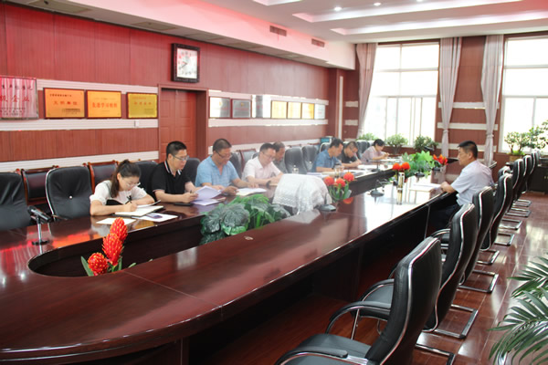 隴運(yùn)集團(tuán)公司黨委召開(kāi)理論學(xué)習(xí)中心組集中學(xué)習(xí)暨黨委(擴(kuò)大)會(huì)議 傳達(dá)學(xué)習(xí)黨的二十屆三中全會(huì)精神 研究貫徹落實(shí)措施