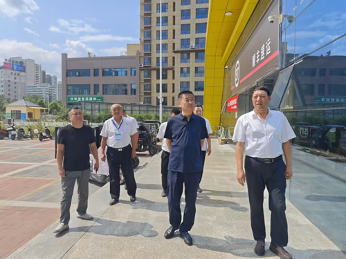 黨委書記、董事長(zhǎng)張宏偉在成縣片單位開展工作調(diào)研