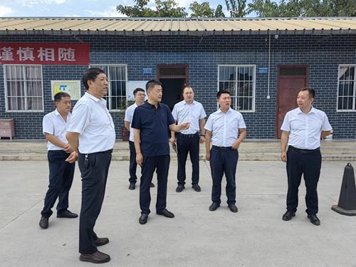黨委書記、董事長(zhǎng)張宏偉在成縣片單位開展工作調(diào)研
