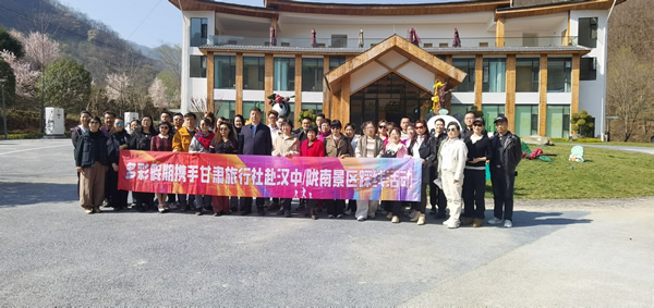 隴運集團潤華旅游客運公司 晟游天下旅行社與隴南裕河大景區(qū)簽署旅游市場戰(zhàn)略合作協議