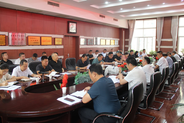 隴運集團公司黨委召開理論學(xué)習(xí)中心組集中學(xué)習(xí)暨黨委(擴大)會和2025年上半年